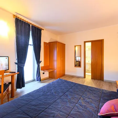 Hotel Garni Le Corti 3*
